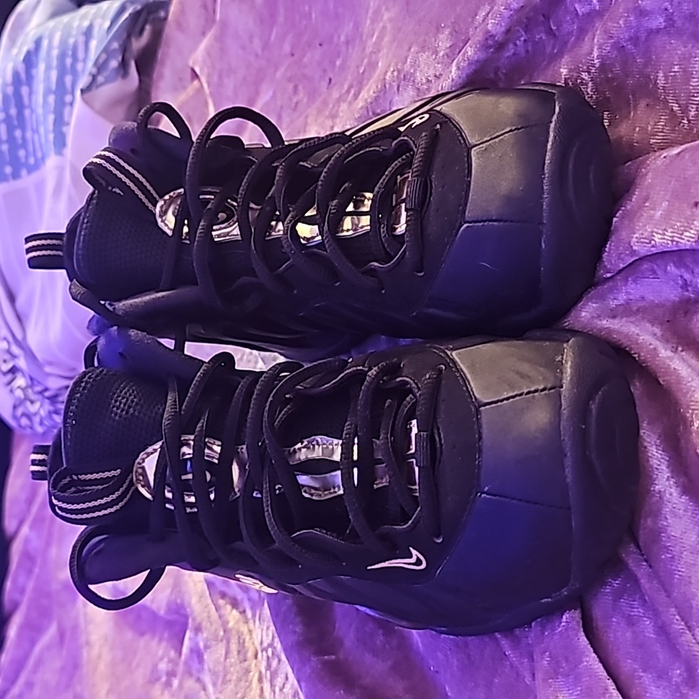 Gold & black foamposite size 5.5y
